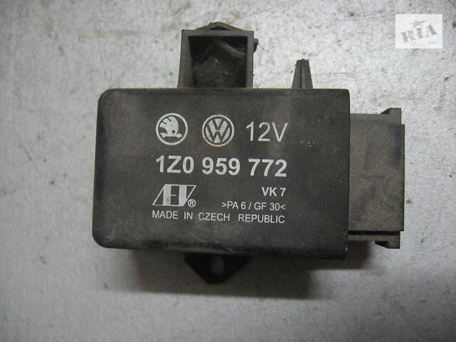 Блок управления подогревом сидений VW Golf VI 2009-2013 1Z0959772