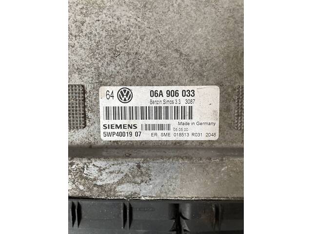 Блок управління двигуном 5WP4001905 audi vw 1.6 06a906033