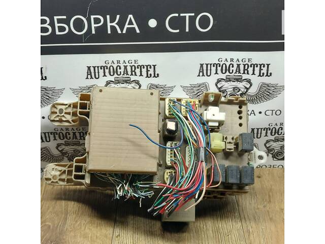 Блок запобіжників Toyota Corolla Verso 8264113040