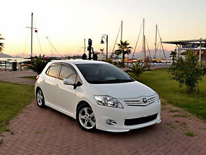 Боковые пороги (под покраску) для Toyota Auris 2007-2012 гг