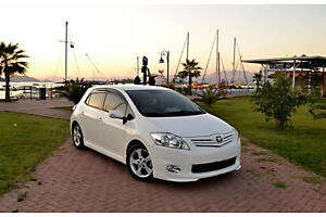 Боковые пороги (под покраску) для Toyota Auris 2007-2012 гг