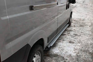 Боковые пороги Allmond Grey (2 шт, алюм.) Средняя база для Peugeot Boxer 2006-2024 и