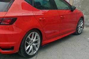 Боковые пороги Performance (черные) для Seat Leon 2013-2020 гг