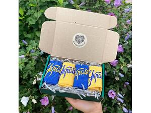 Бокс патріотичних жіночих шкарпеток 4 пари 36-41р у зеленій коробці Синьо-жовті