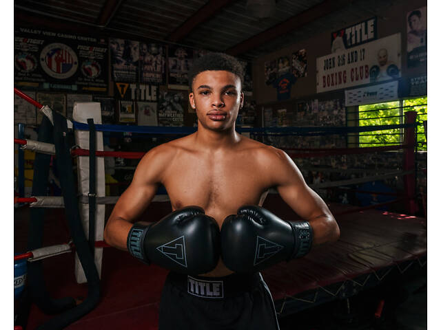 Боксерські рукавиці TITLE Boxing Vegan Gloves Black 12 oz (капа в комплекті) - Фото 9