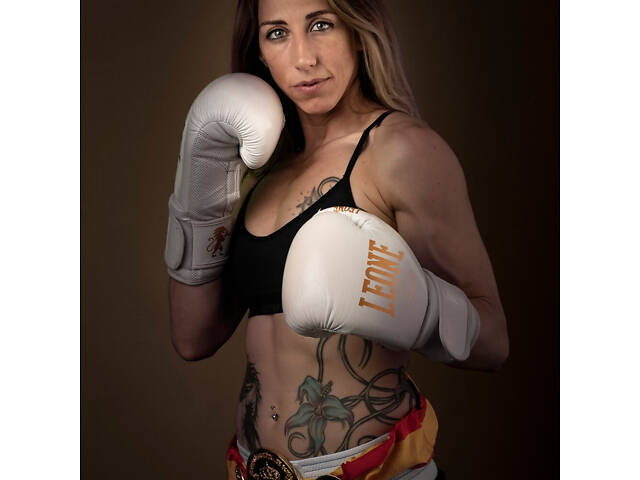 Боксерські рукавиці Leone GN059W White/Gold 12 унцій (капу в комплекті) - Фото 9