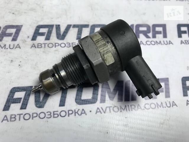 Редукційний клапан паливної рейки Bosch Hyundai i30 2007-2012 0281002507