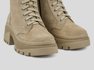 Ботинки замшевые светлые на платформе стильные бежевые демисезон