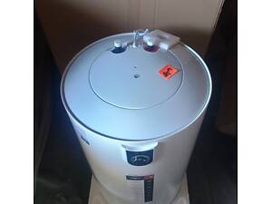 Бойлер новый в эксплуатации не был.