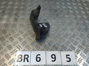 BR0695 6563147041 Бризговик зад R Toyota Prius 10-15