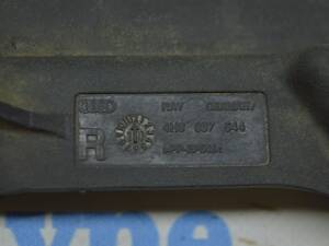 Брызговик переднего подкрылка передний правый правый часть Audi A8 D4 10-17 4H0807544