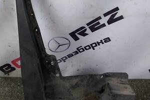 Бризковик передній лівий Mercedes B66528228