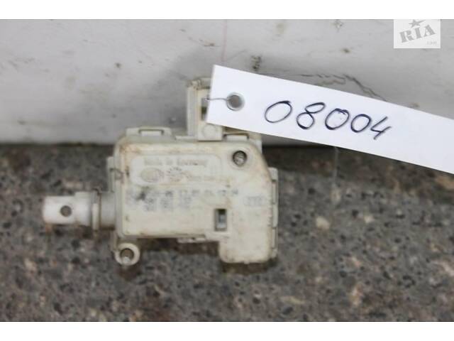 БУ Активатор замка крышки бензобака Audi A8 D3 2004-2010 4B0862153 Audi