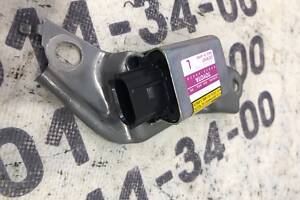 БУ Датчик удара Lexus RX 300/330/350/400h 2003-2009 89834-48020 Toyota