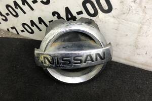 БУ Эмблема Nissan Skyline 2001-2007 62890AL500 Nissan