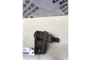 БУ Крепление амортизатора Toyota RAV4 (2000-2005) 48505-42020 Toyota