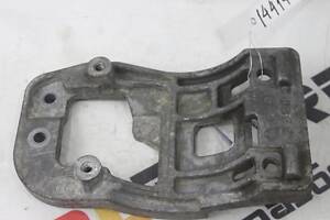 БУ Кронштейн Lexus RX 300/330/350/400h 2003-2009 8843133041 Lexus