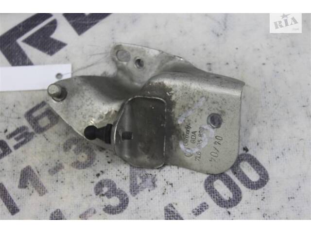 БУ Кронштейн Volkswagen Touareg GP 02-06-10 7L6805888 Volkswagen