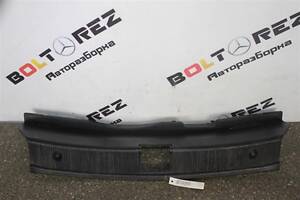 БУ Накладка крышки багажника Mercedes W204 (2007-2010-2014) A2046900825 Mercedes