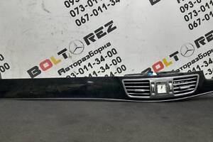 БУ Накладка на торпедо Mercedes W212 (2009-2011-2016) E class A212680XX93 Mercedes-Benz