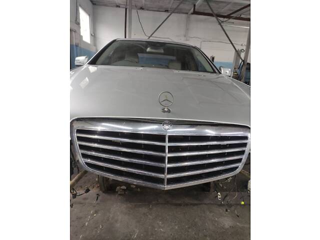 БУ Решетка радиатора Mercedes W221 2005-2009-2013 A2218800483 Mercedes-Benz