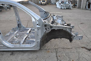 Чверть передня права Toyota Highlander 08-13 на кузові, срібло, іржава