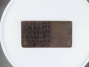 Чоловіче портмоне із натуральної шкіри Crazy Horse тиснення крокодил SH006 (темно-коричневе)