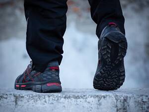 Чоловічі кросівки спортивні Asics Gel-Kahana 8 dark grey black/red