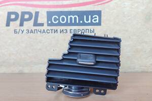 Chrysler Town &amp; Country 2011- дефлектор центральный правый 1RB70DX9AG