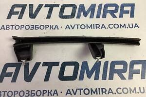 Направляющая стекла передней правой двери Citroen Nemo 2007-2021 1354693080