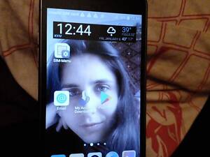 Мобильный телефон-смартфон LG