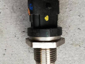 Датчик давления топлива в рейке 1.6 DCI Renault Trafic III 8200703127