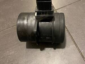 Датчик потока оригинал, идеальное состояние. С пробегом 90 тыс км. Гарантия на установку. VAG 03G906461C