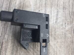 Датчик ручного тормоза 1J094756 Skoda Octavia Tour, б/у.