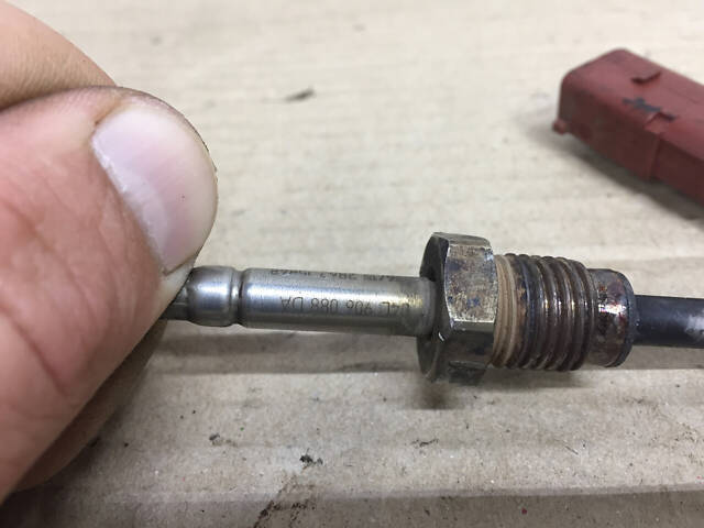 Датчик температуры выхлопных газов Skoda Octavia A7 04L906088DA - Фото 2