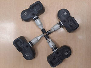 Датчик тиску повітря в шинах 4260742020 Toyota RAV4 IV 2013-2018