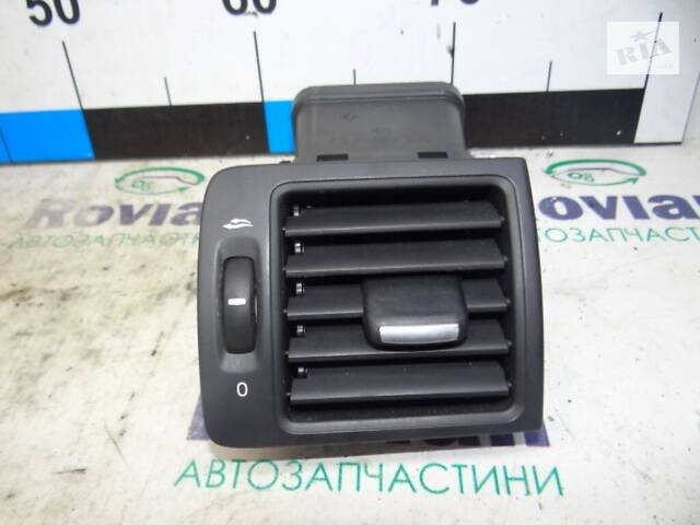 Дефлектор (повітропровід) боковий правий Volvo V50 2004-2012 (Вольво V50), БУ-258505