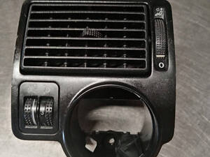 Дефлектор, рештіка ліва вентиляційного отвору VW Golf IV 4 передня ліва