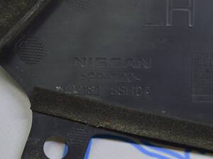 Дефлектор радиатора верхний левый Nissan Leaf 18- 921825SH0A 92182-5SA0A