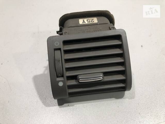 Дефлектор торпедо для Audi A8 (D2) 1994-2000 б/у