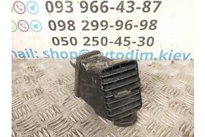 Дефлектор в торпедо центральный левый MR40244701 Mitsubishi Pajero Wagon 3 1999-2006