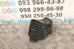 Дефлектор в торпедо центральный правый MR40244601 Mitsubishi Pajero Wagon 3 1999-2006