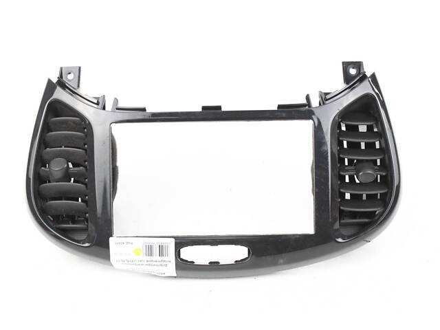 Дефлектори центральних повітроводів Nissan Juke (YF15) 2010-2019 682601KK0P