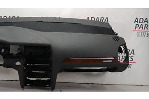 Декоративна накладка торпедо з емблемою (горіх) для Audi Audi Q7 Premium 2009-2015 (4L1853190F1B4)
