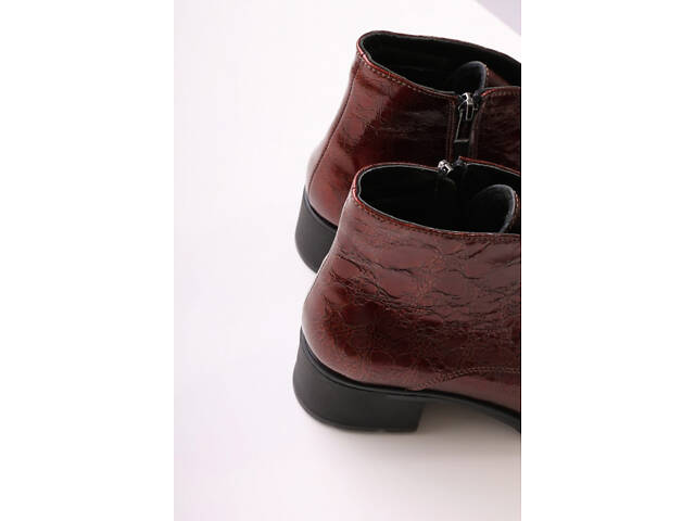 Демисезонные яркие лаковые ботинки на широком каблуке. - Фото 2