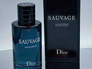 Dior Sauvage Eau de Parfum 100 мл парфуми для чоловіків — стійкий деревно-фужерний аромат з нотами бергамота, лаванди та