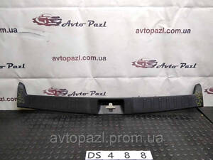 DS0488 7240a214zz накладка панелі багажника дефект - тріщина Mitsubishi Pajero Sport 15- 38-00-00