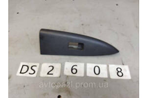 DS2608 809609U100 Накладка кнопки склопідіймача перед R Nissan Note 06-09 38-00-00