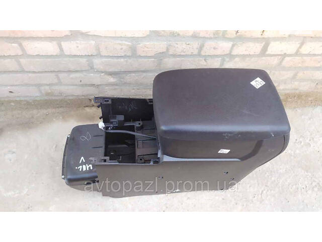 DS2722 5881048471B0 подлокотник Toyota Highlander 2 07- 0