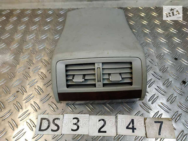 DS3247 589230T010 Накладка подлокотника задняя с дефлектором Toyota Venza 08-0